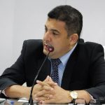 CAMINHÃO SAI DA PISTA E CAPOTA EM RIBANCEIRA NA 262 EM PEQUIÁ