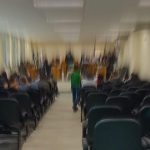 Operação policial resulta em prisão de cinco pessoas por tráfico e apreensão de arma