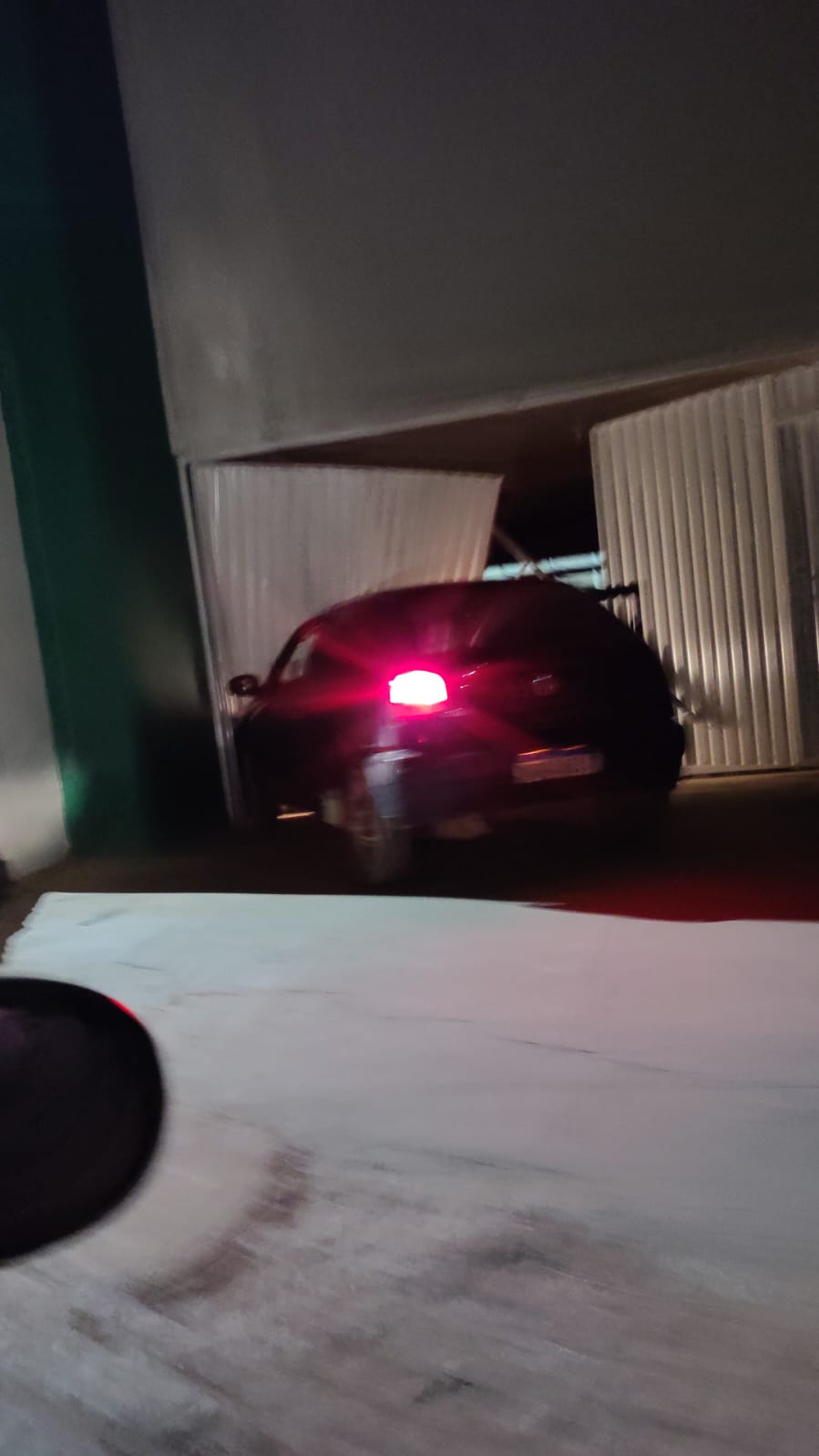 Homem é preso após arrastar e agredir mulher em terreno baldio em Manhuaçu