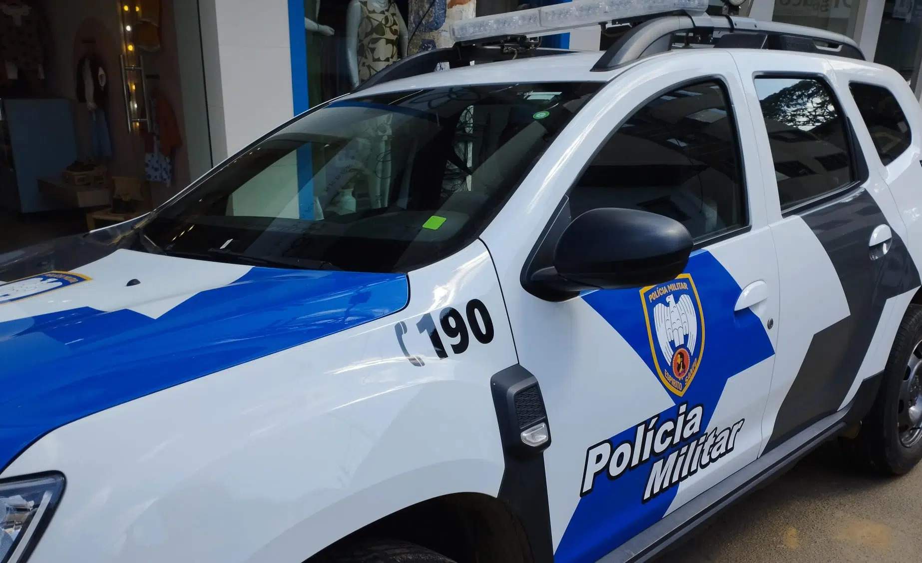 Polícia Militar impede fuga e recupera bens roubados após assalto a hotel