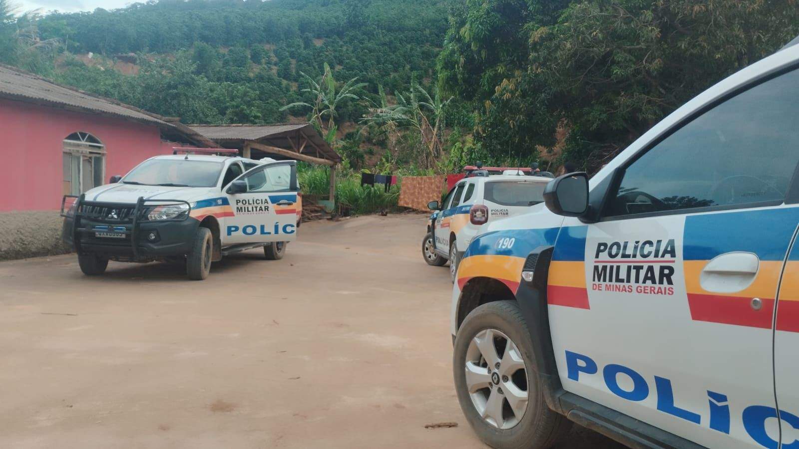 Homem é preso com réplica de arma e cocaína em Lajinha