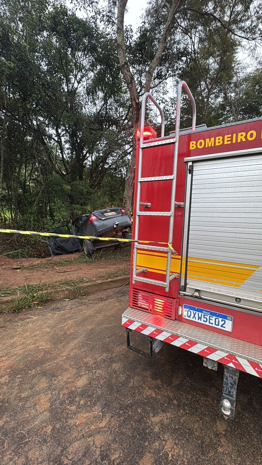 Acidente com caminhão da Prefeitura de Manhumirim.