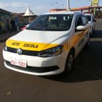 Caminhão destrói o muro de uma residência em Ibatiba